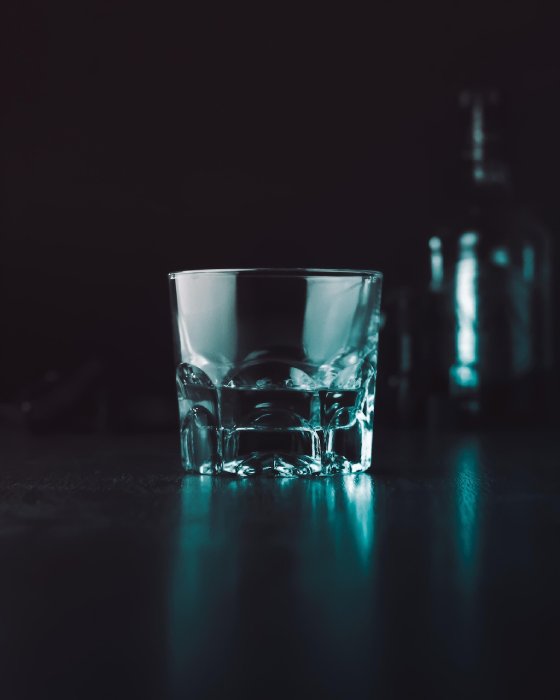 Likier Blue Curaçao – niebieska klasyka barmańska